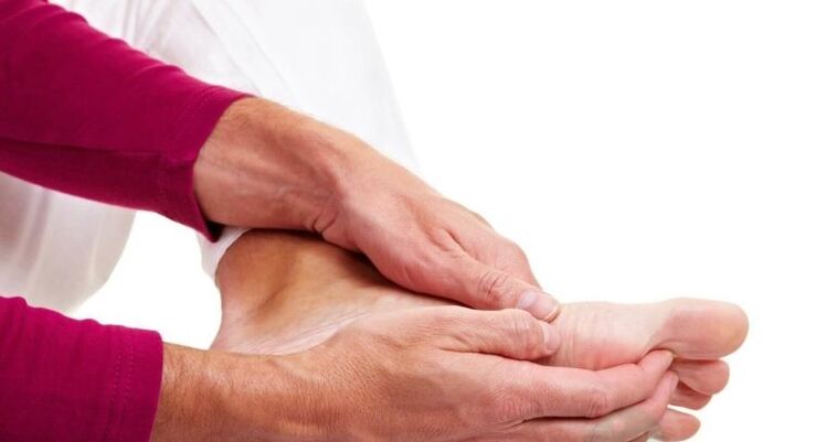 Eine Behandlung des Pilzes zu Hause ist im Anfangsstadium akzeptabel