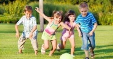 Kinder können sich im Freien mit Pilzen infizieren